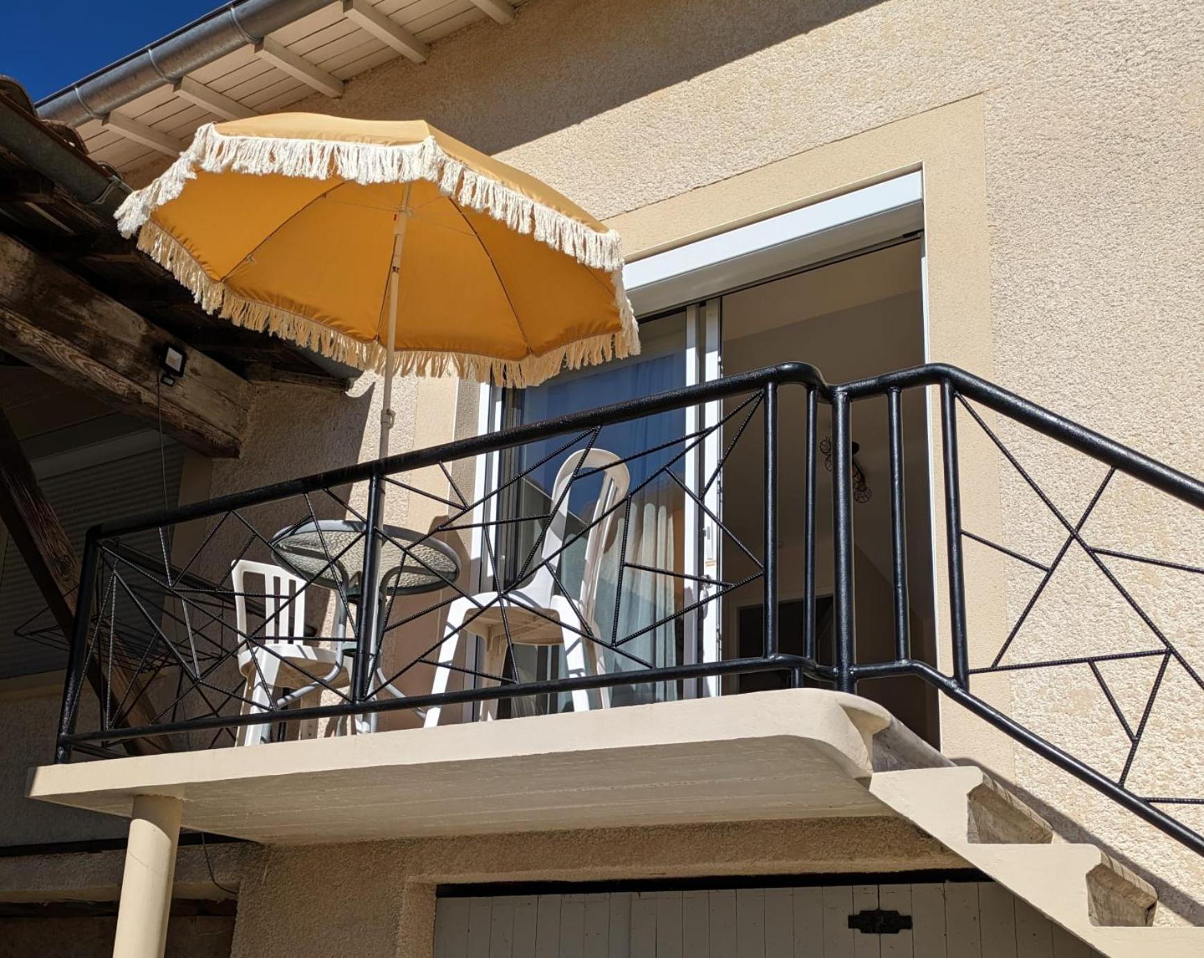 Comme A La Maison Clonas-sur-Vareze Dış mekan fotoğraf